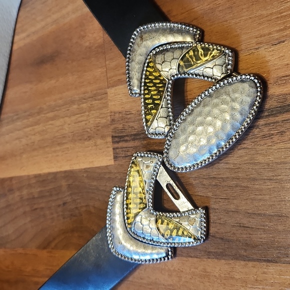 Chico's Black Leather Silver Snakeskin Embossed Clasp Buckle Adjustable Belt S/M - Picture 9 of 12